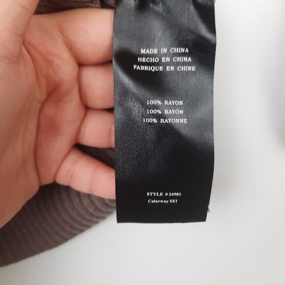 2b Bebe brown ribbed keyhole chest cold shoulder blouse size small - Picture 5 of 11